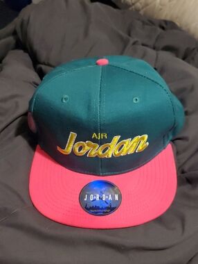 Jordan Two-Tone Teal and Pink Snapback Hat..🏀